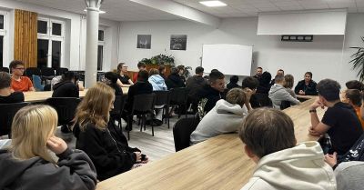 Dzielnicowi o hejcie cyberzagrożeniach i uzależnieniach